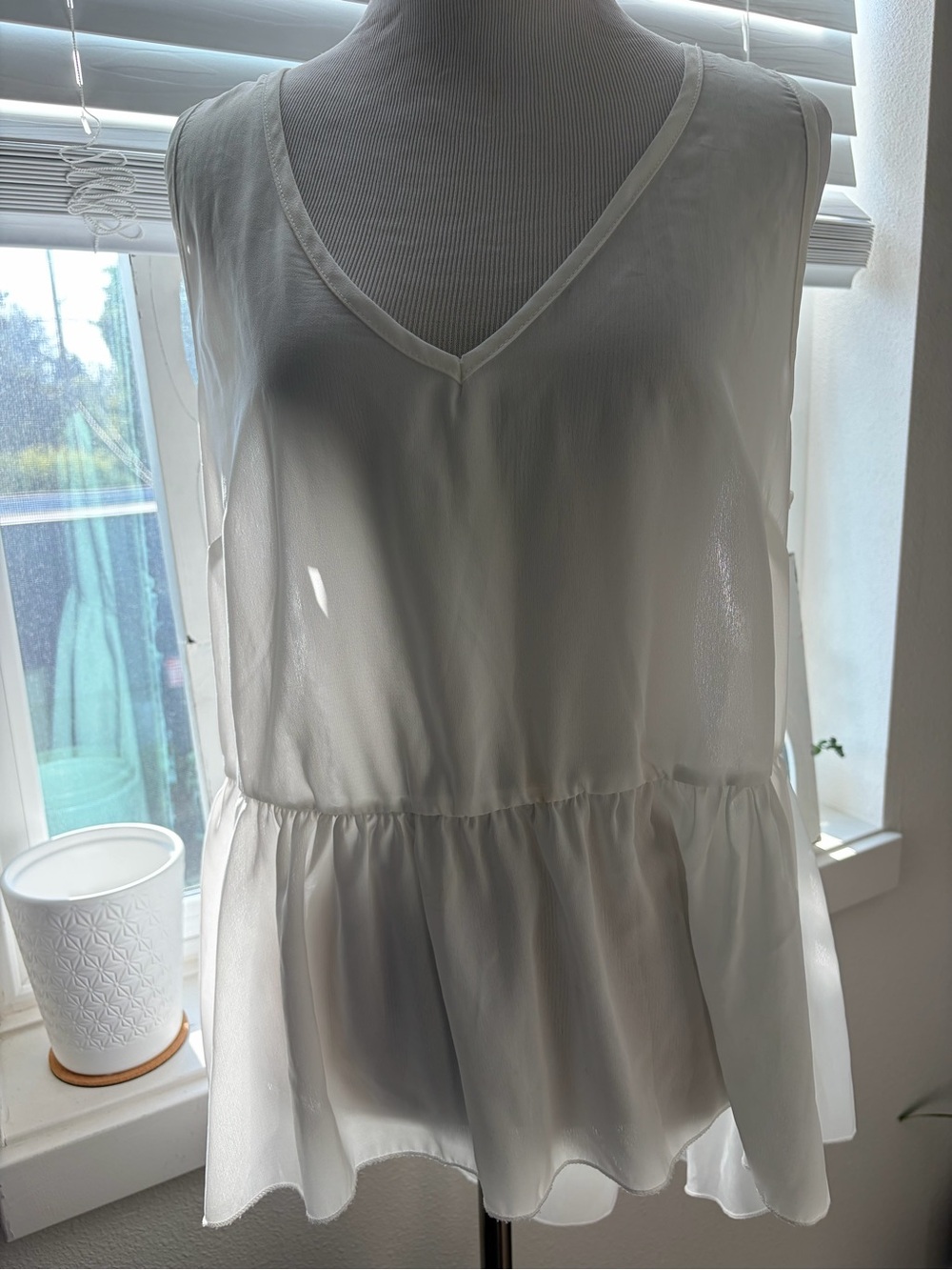 Sleeveless V-Neck Peplum Tank Top - White